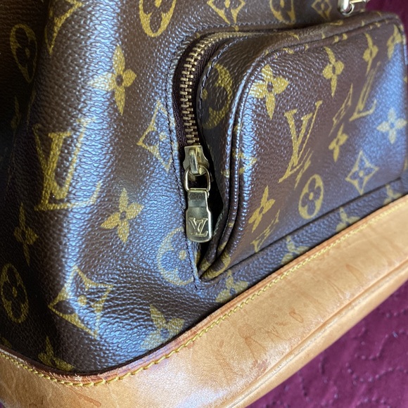 Louis Vuitton Monogram Montsouris PM backpack missing cinch cord - Picture 6 of 9